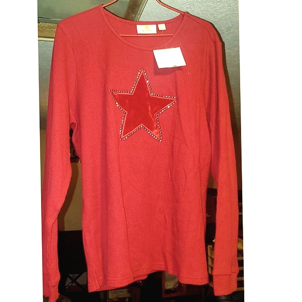 NWT Quacker Factory red thermal with star design on front